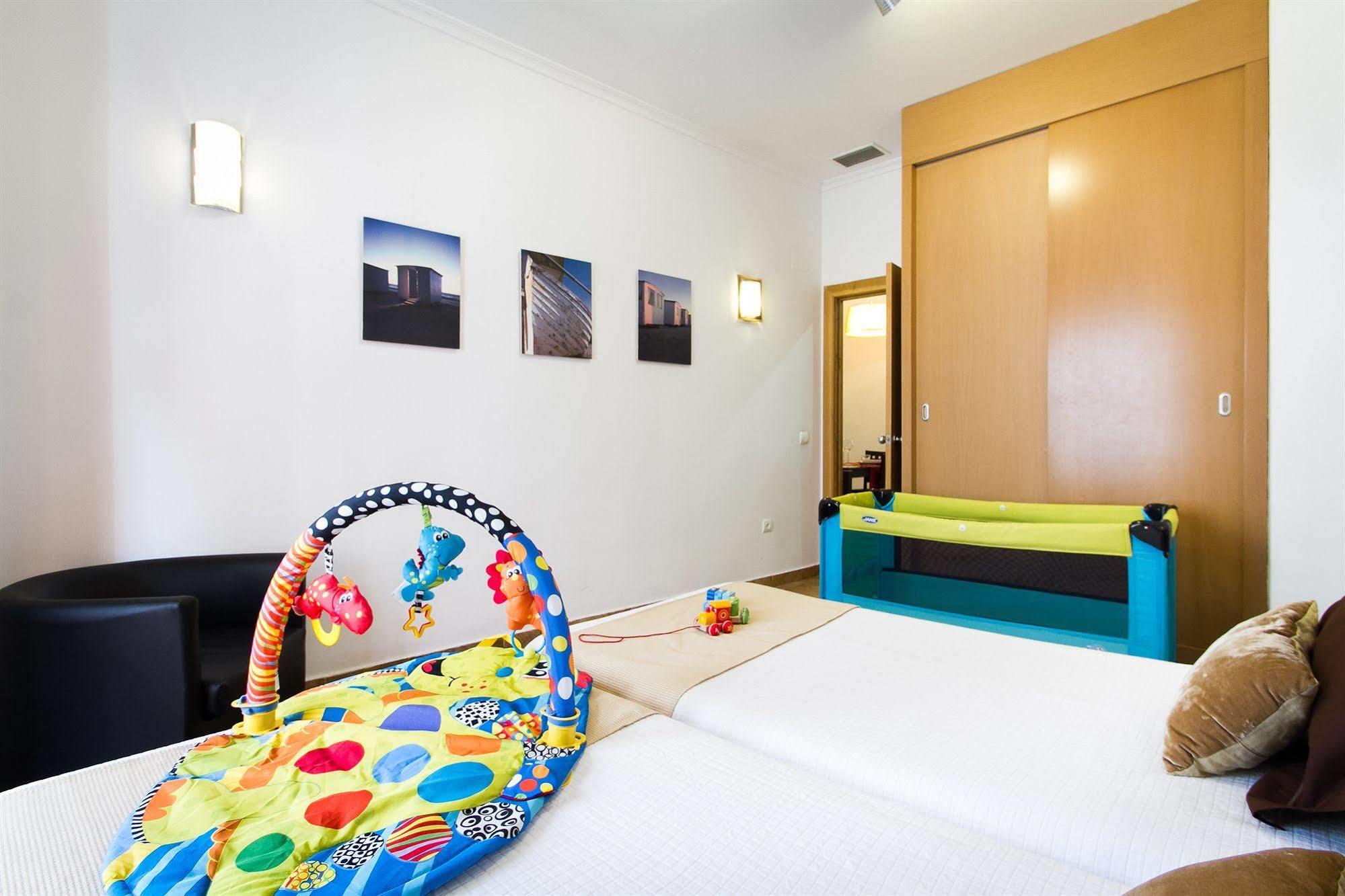 Living Valencia Apartments - Merced Eksteriør billede