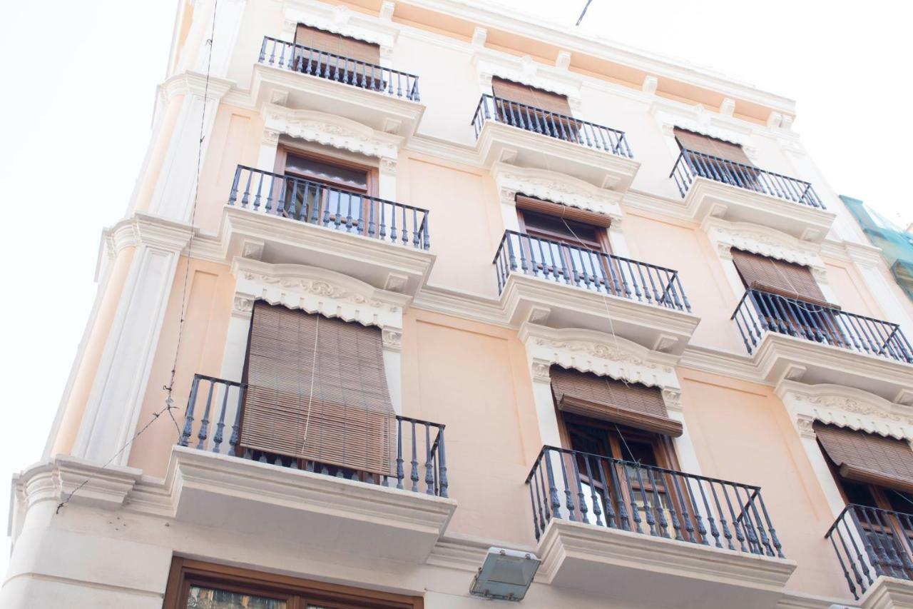 Living Valencia Apartments - Merced Eksteriør billede